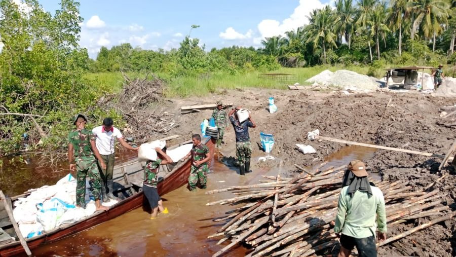 Prajurit Kodim 0320/Dumai Tak Kenal Medan Sulit,Pembangunan jembatan Gantung garuda