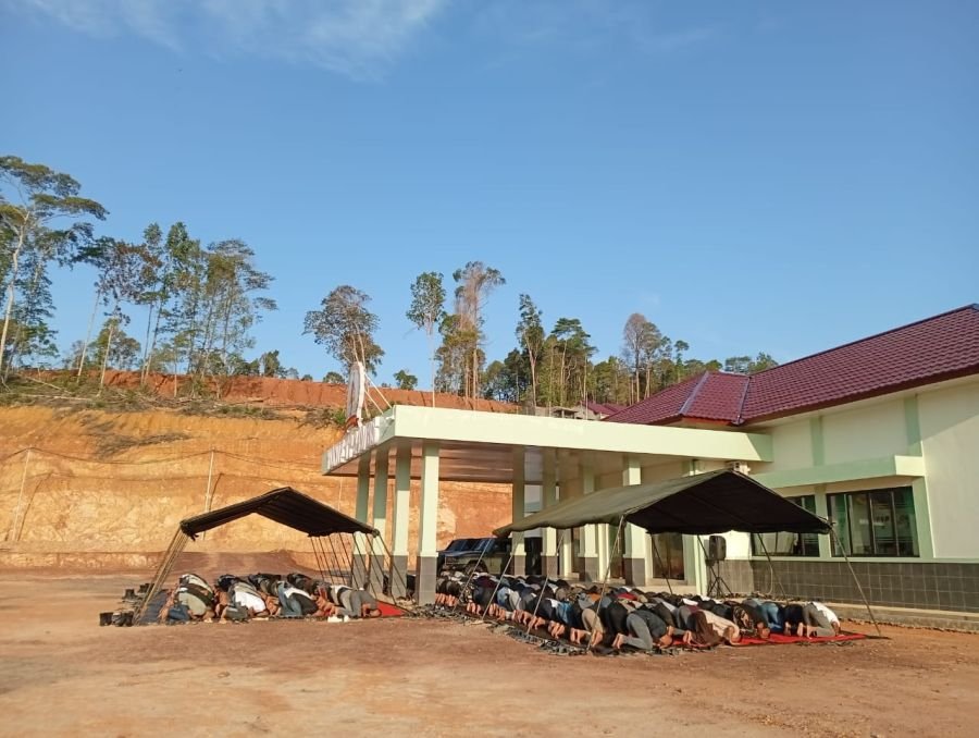 Prajurit Yonif TP 849/Beladau Sakti Laksanakan Salat Idul Adha