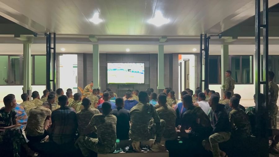 Prajurit Yonif TP 850/SC Saksikan Duel Sengit Spanyol Vs Belgia