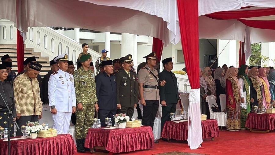 PRAJURIT YONIF TP 851 BBC SERENTAK IKUTI UPACARA HARI LAHIR PANCASILA
