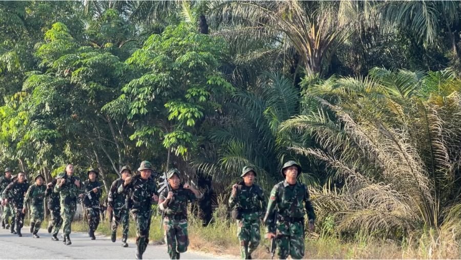 Prajurit Yonif TP 952/IB Asah Ketahanan Fisik Lewat Lintas Medan