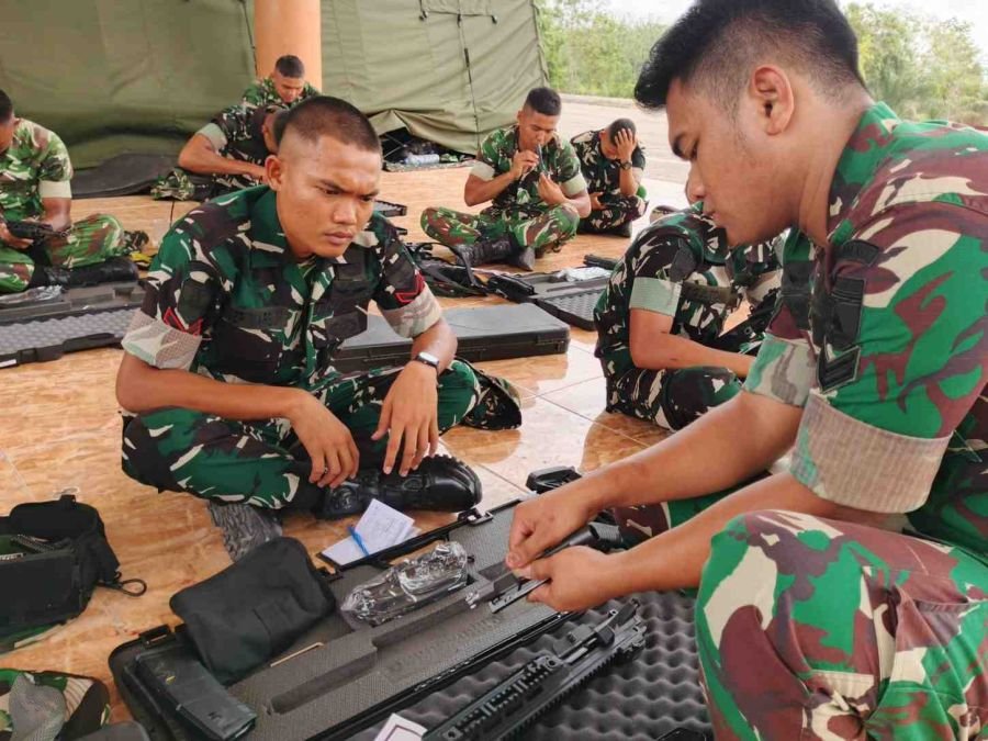 Prajurit Yonif TP 952/IB Latihan Bongkar Pasang Senjata