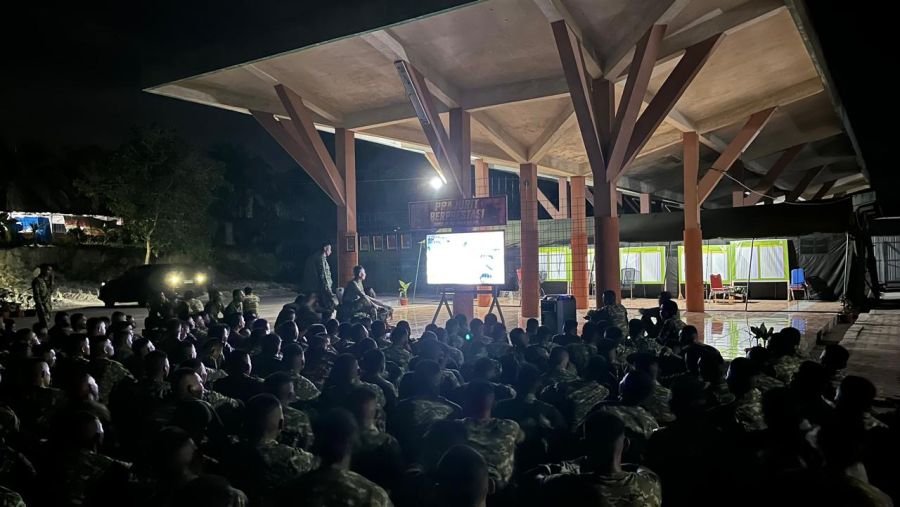 PRAJURIT YONIF TP 952/IB MELAKSANAKAN KEGIATAN NOBAR PIALA DUNIA