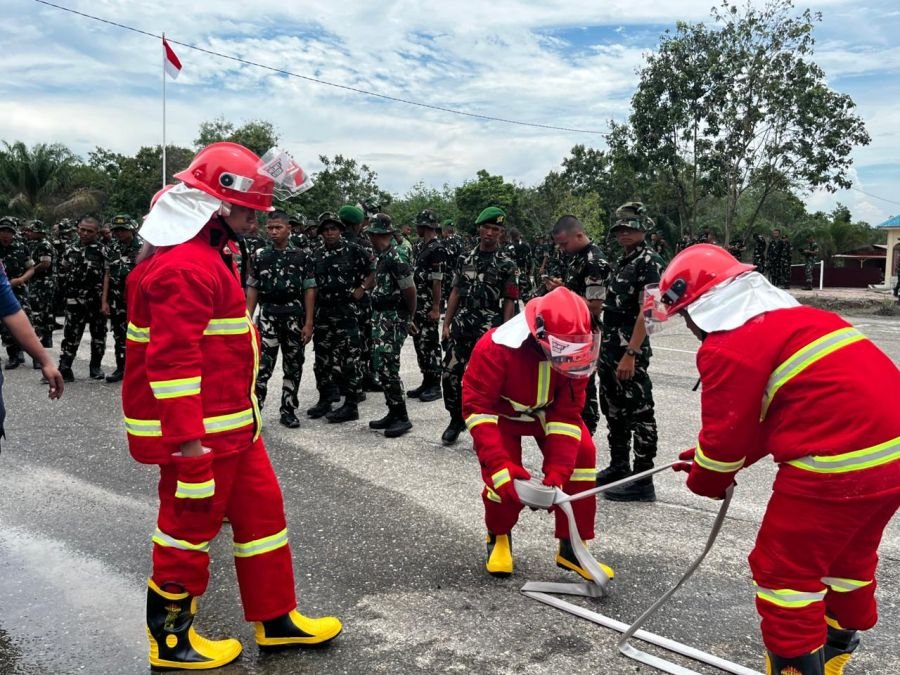 Yonif TP 952/IB Gelar Simulasi Penanggulangan Kebakaran di Bengkalis