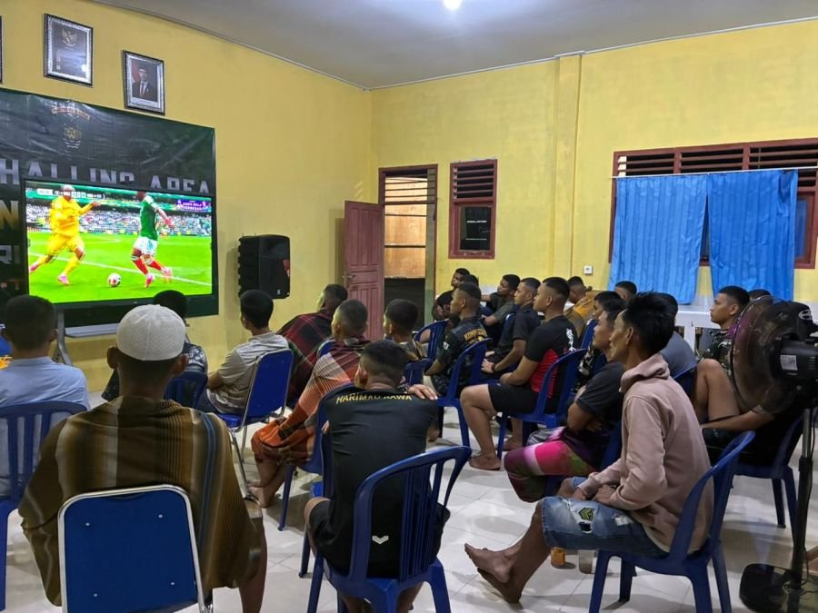 Prajurit Yonif TP 953 Gelar Nobar Piala Dunia 2026