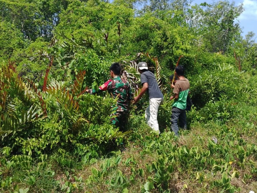 Praka Edowar Bergabung dengan Masyarakat Selat Panjang Kota untuk Berpatroli Api