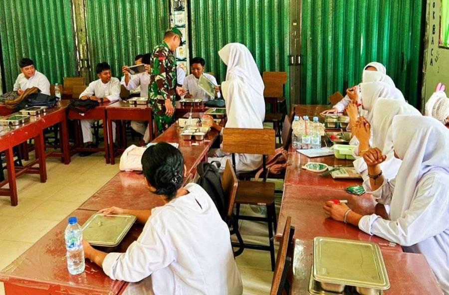 Pratu Abi Mayu Pantau Distribusi MBG