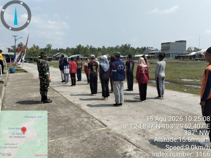 Pratu Kevien Prayogo Babinsa Koramil 08/Mdh Melaksanakan Kegiatan Melatih PBB