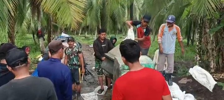 Pratu Putra Patahilah ajak warga bergotong royong Kebut Pengerjaan Jembatan Gantung Garuda