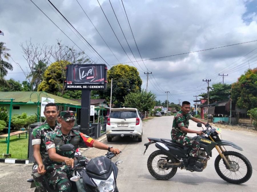 Pratu Reki Gunawan Pimpin Patroli Karhutla di Desa Kampung Baru
