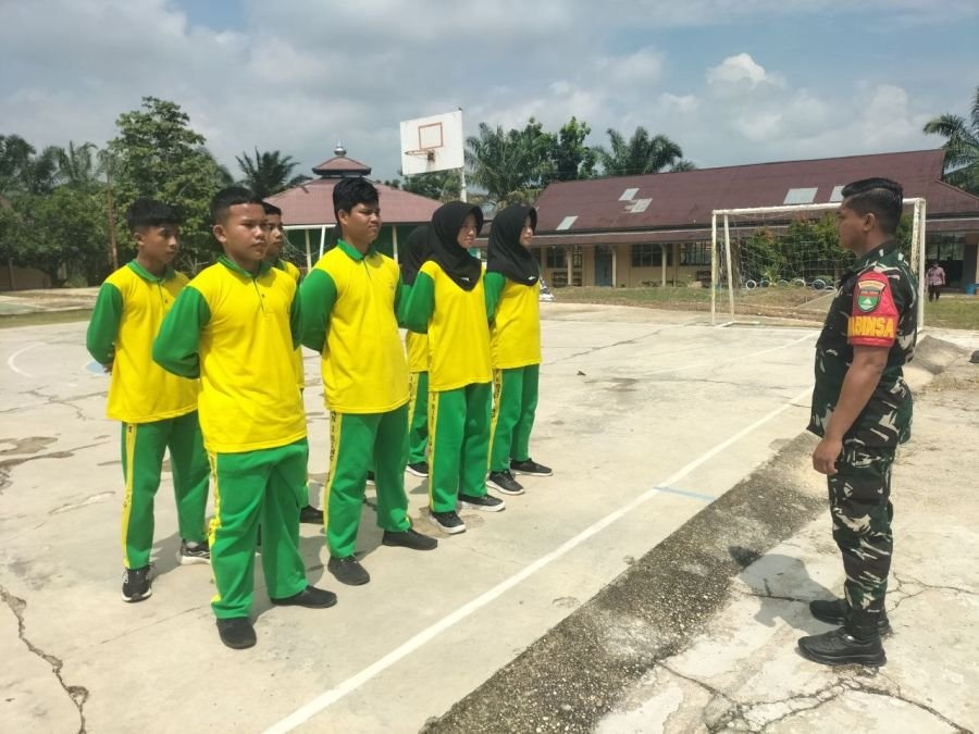 Pratu Teguh Seleksi Calon Paskibra di SMAN 1 Singingi