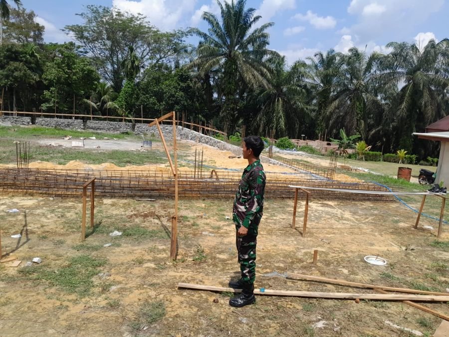 Progres Capai 4,98 Persen, Babinsa Serda Widi Anugrah Terus Pantau Pembangunan KDKMP di Muara Fajar