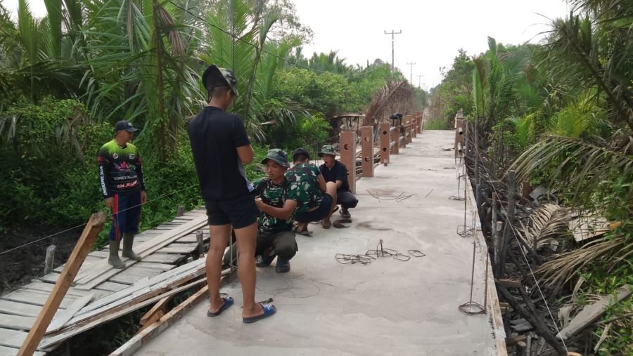 Jembatan Beton Teluk Dalam Hampir Rampung, Koramil 04/Kuindra Kebut Pagar