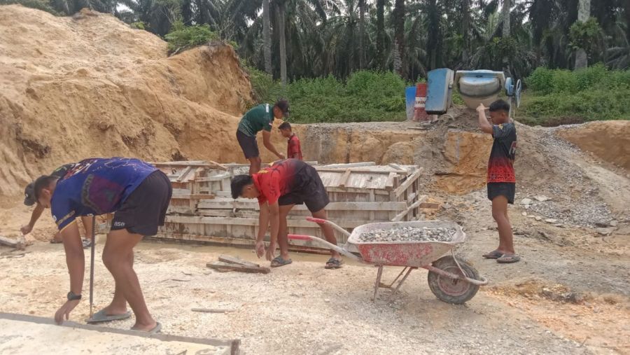 *Progres Jembatan Gantung Garuda Bumi Mulya Masuk Tahap Turap Jalan* 