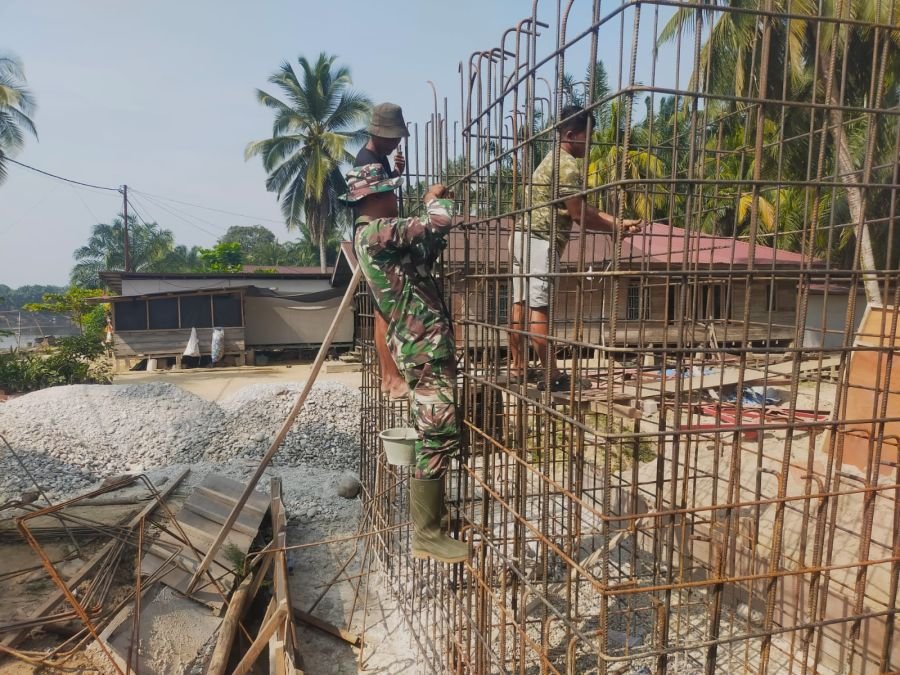Progres Pembangunan Jembatan Garuda Terus Dikebut, TNI dan Masyarakat Kompak Merangkai Besi Struktur