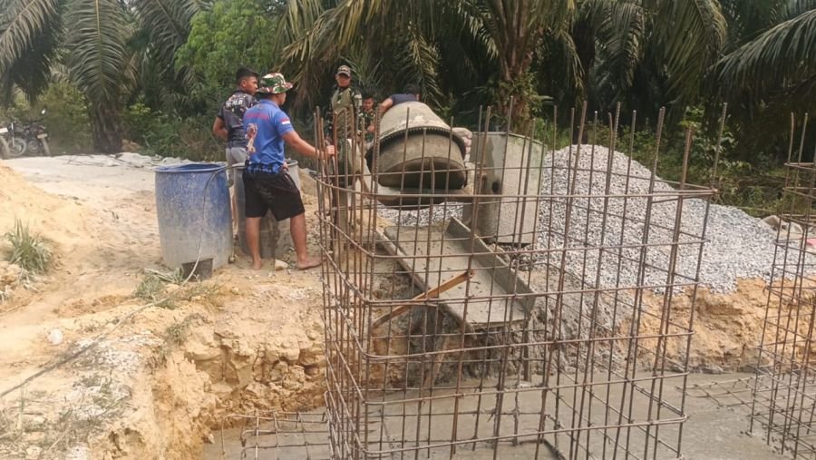 Progress Hari Ke-3 Pengecoran Pondasi Jembatan Perintis Garuda di Desa Keritang Hulu