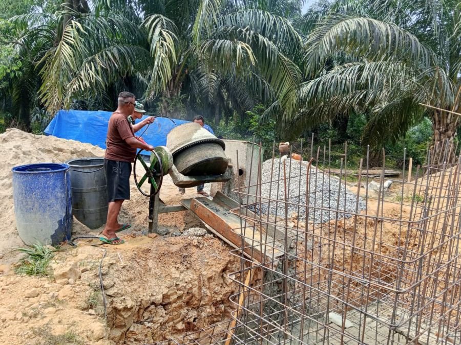 Progress Pengecoran Pondasi Angkur, Jembatan Perintis Garuda Keritang Hulu Terus Dikebut