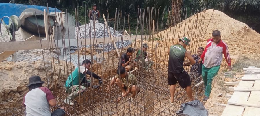 Progress Perakitan Besi Angkur Pondasi Jembatan Perintis Garuda dCapai Tahap Lanjutan