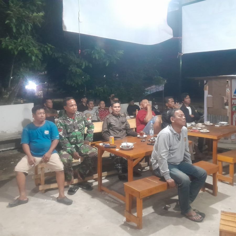 Puluhan Warga Antusias Nobar Piala Dunia Bersama Koramil 02/KT
