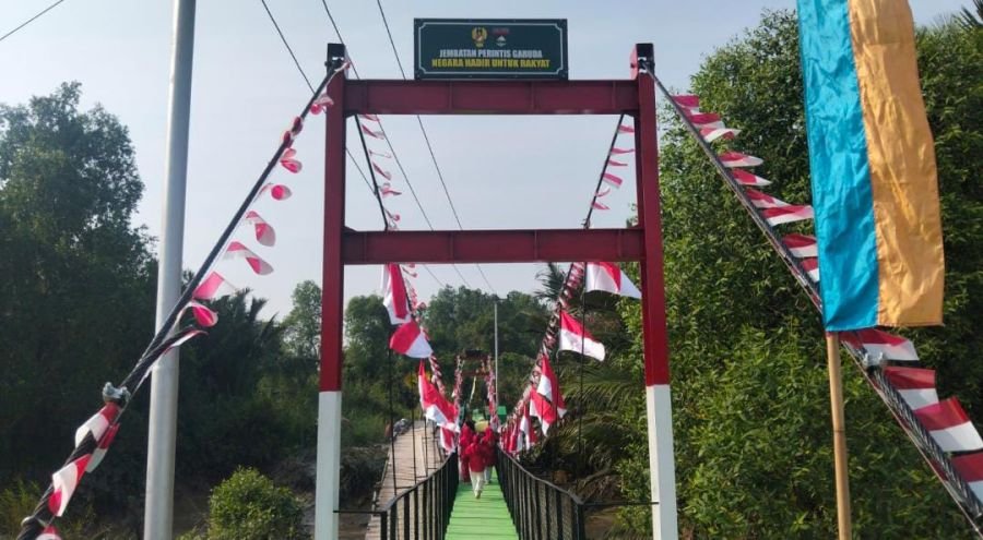 Rampung 100%, Jembatan Gantung Garuda Koramil 01/Tembilahan Akses Warga Terbuka