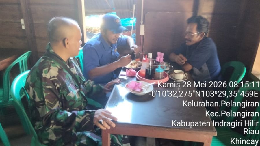Rayakan Idul Adha, Babinsa Koramil 10/Pelangiran Ajak Warga Perkuat Persaudaraan