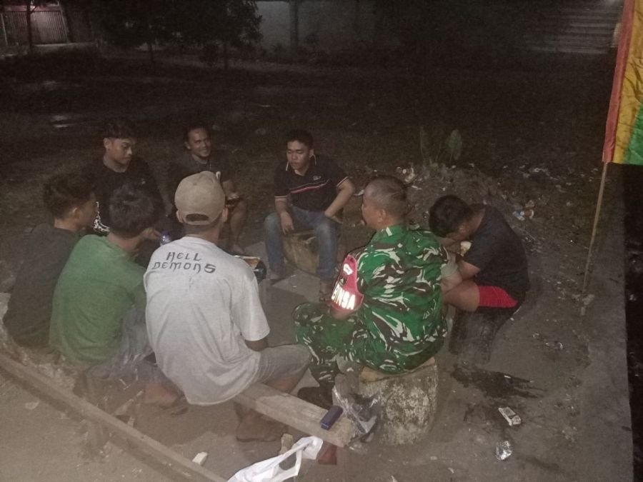 Ronda Malam Jadi Garda Awal, Babinsa Padang Bulan Ajak Warga Peduli Keamanan