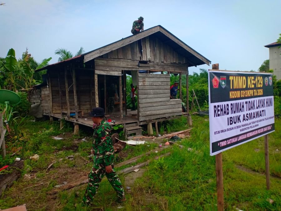 Rumah Asmawati Mulai Direhab, Satgas Pra TMMD Turun Tangan