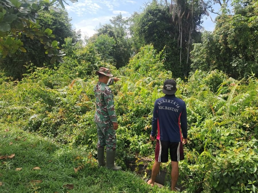 Rutin Patroli, Babinsa dan Warga Perkuat Pencegahan Karhutla
