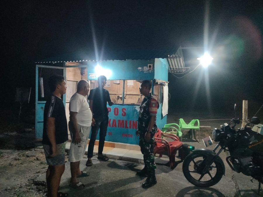 Saat Warga Terlelap, Babinsa Bergerak! Patroli Malam di Tanjung Rhu Perkuat Benteng Kamtibmas