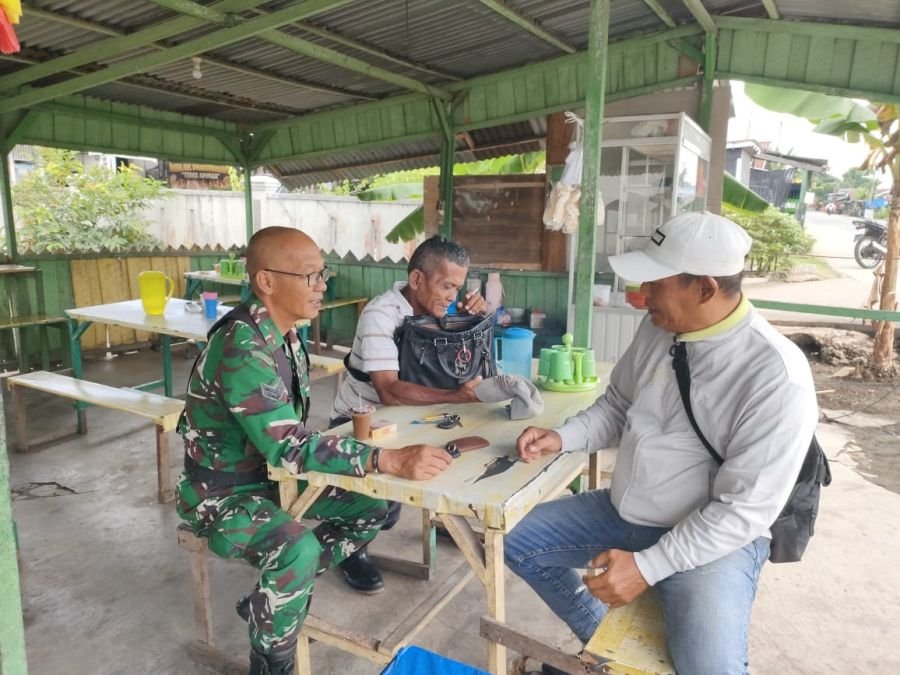 Saling Bertukar Informasi, Babinsa 03/Tpl dan Mitra Karib Jaga Sungai Gantang
