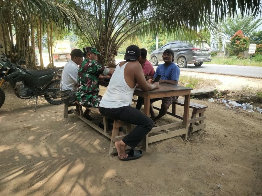 SAMBAGI WARGA BINAAN, BABINSA BERBAGI INFORMASI DENGAN WARGA BINAAN.