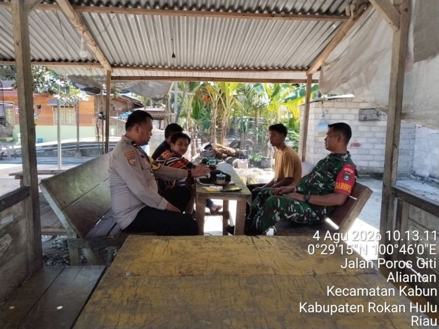 Sambangi Warga Desa Giti, Babinsa Koramil 08/TDN Serda Yuliandi Imbau Utamakan Faktor Keamanan