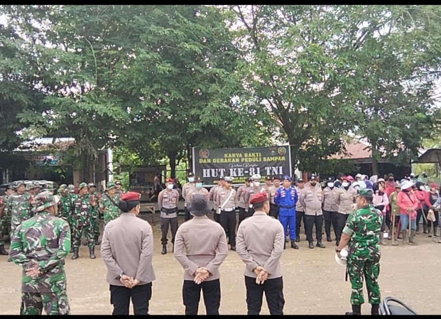Sambut HUT ke-81 TNI, TNI-Polri Bersihkan Pasar Baru Pangkalan Kerinci