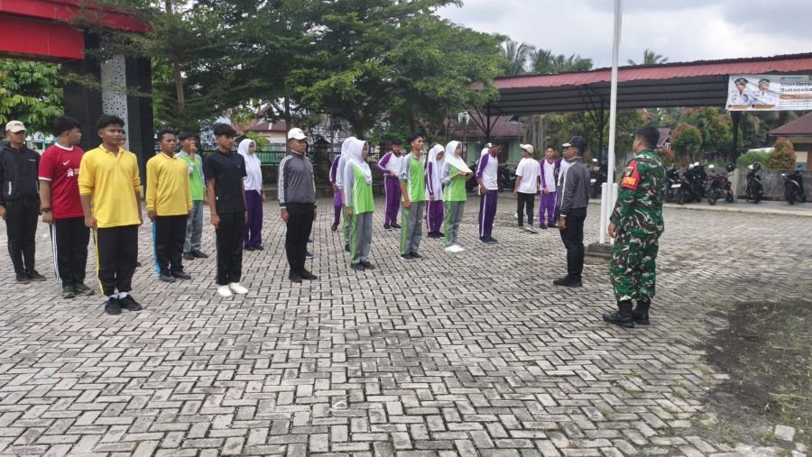 Sambut HUT RI Ke 81 Babinsa Koramil 01/Bangkinang Gembleng Calon Anggota Paskibra Tingkat Kecamatan