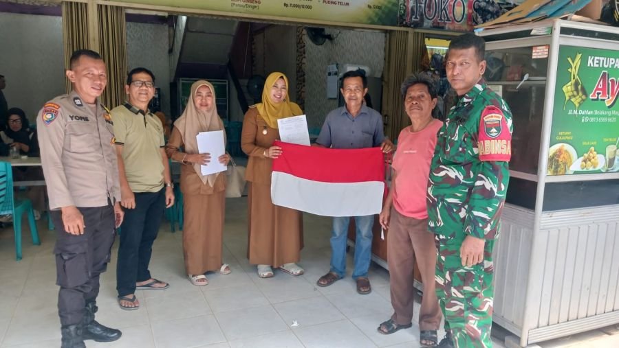 Sambut HUT RI ke-81, Babinsa Sumahilang Gencarkan Imbauan Kibarkan Merah Putih