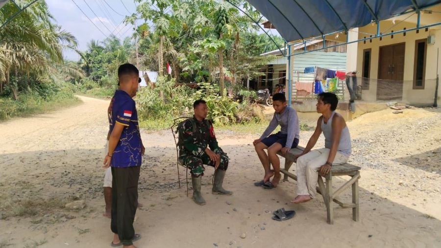 Sambut HUT RI, Kopda Nanda Marza Imbau Warga Kuala Kilan Pasang Bendera