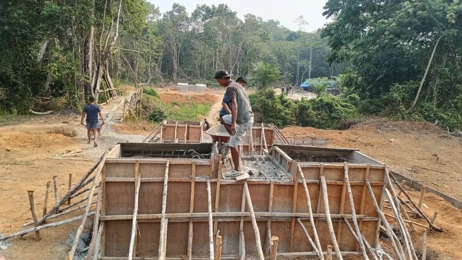 Sampai hari ini Pembangunan Jembatan Gantung Desa Talang Perigi capai Tahap Pengecoran Abutmen