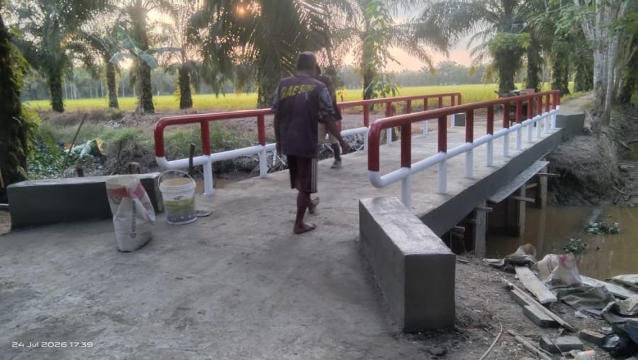 Satgas dan Warga Kebut Rampungkan Jembatan Penghubung Kuala Mulya