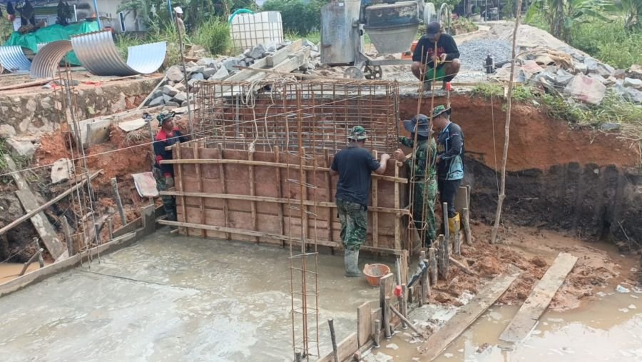Satgas Jembatan Kodim 0315/Tanjungpinang Rampungkan Tahap Pembuatan Tapak Pondasi Plat Foot