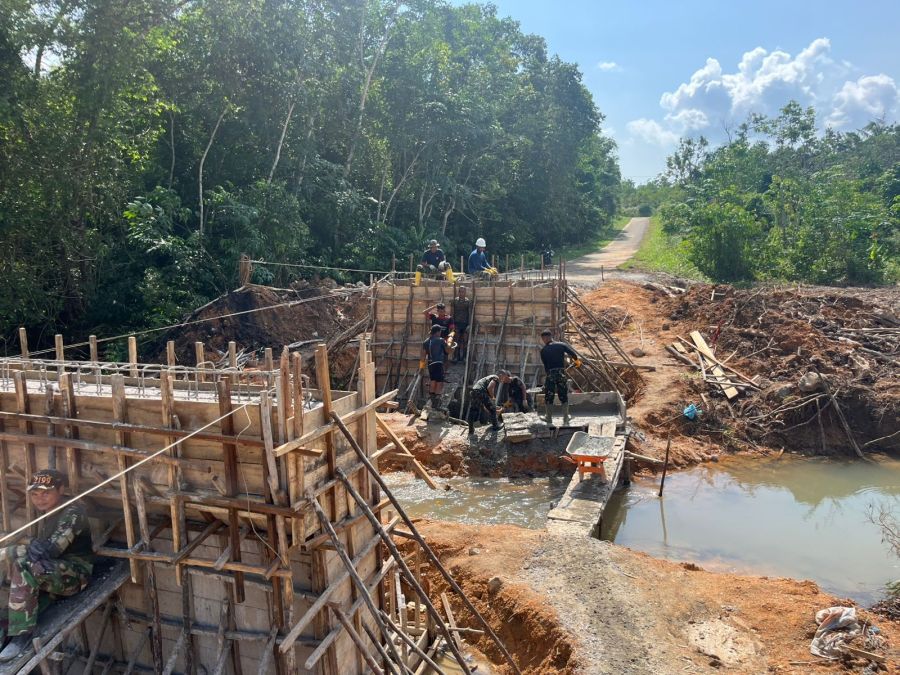 Satgas Jembatan Kodim 0315/Tanjungpinang Percepat Pembangunan Jembatan Beton (Garuda) untuk Mendukun