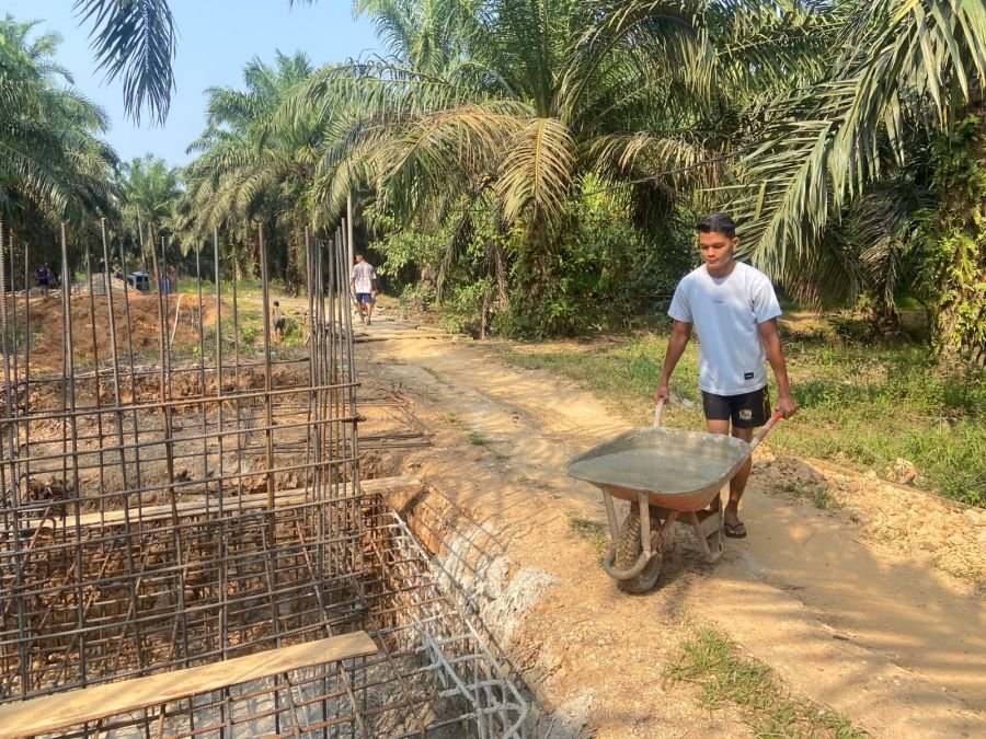 Satgas Kodim 0302/Inhu Genjot Pembangunan Jembatan Gantung Talang Perigi