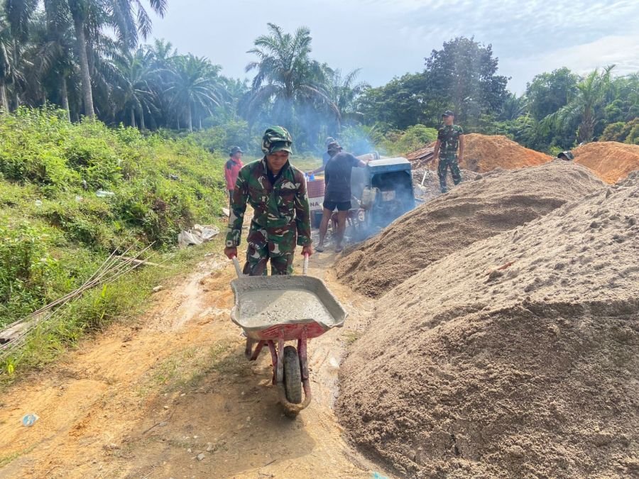 Satgas Kodim 0302/Inhu Kebut Cor Angkur Jembatan Garuda Bumi Mulya