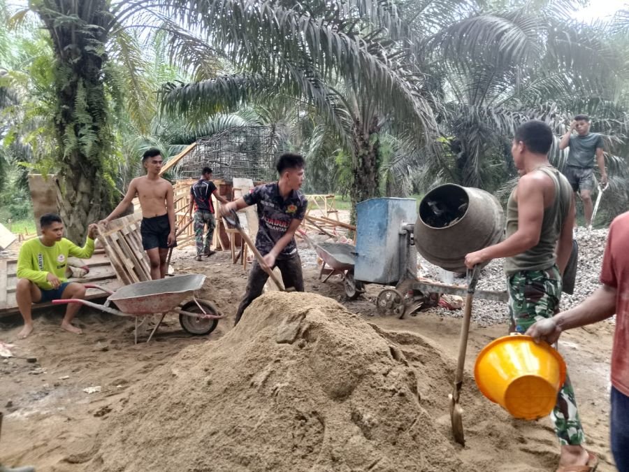 Satgas Kodim 0302/Inhu Kebut Pengecoran Angkur Jembatan Garuda Sukaraja