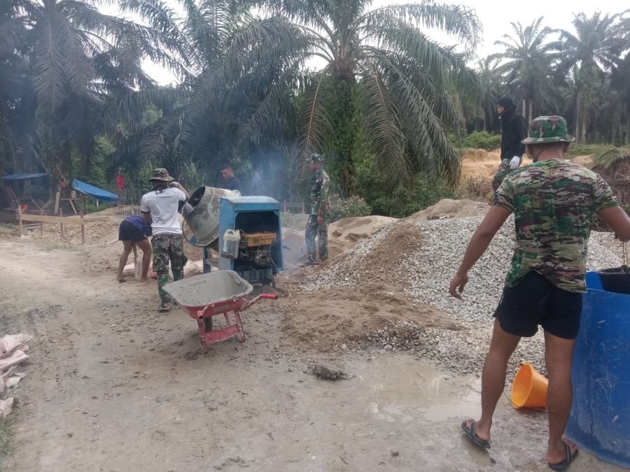 Satgas Kodim 0302/Inhu Lanjutkan Cor Angkur Jembatan Perintis Garuda