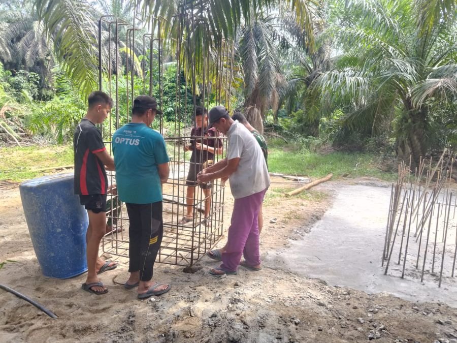 Satgas Kodim 0302/Inhu Pacu Perakitan Besi Pondasi Pilon Jembatan Garuda Sukaraja