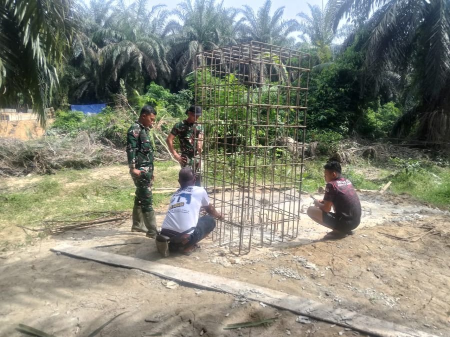 Satgas Kodim 0302/Inhu Pasang Tiang Pilon, Jembatan Garuda Makin Nyata