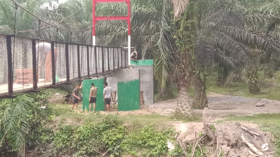 Satgas Kodim 0302/Inhu Percepat Jembatan Gantung Garuda di Sukaraja