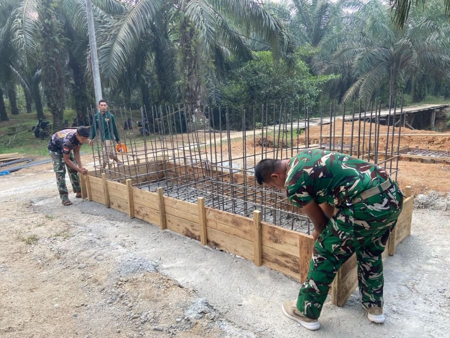 Satgas Kodim 0302/Inhu Keb?? Pembangunan Jembatan Gantung Talang Pring Jaya