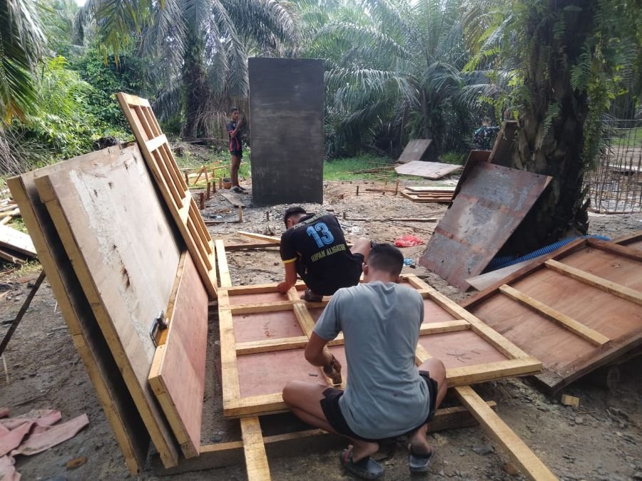 Satgas Kodim Percepat Pekerjaan Pilon dan Angkur Jembatan Garuda Sukaraja