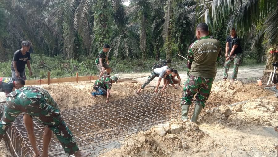 Satgas Kodim Percepat Pekerjaan Pondasi Jembatan Garuda